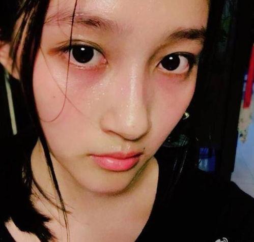 关晓彤卸妆后的照片,素颜依旧美丽动人