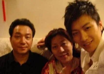 崔振赫父母家庭背景,出身名门，父母背景揭秘