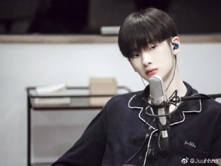 周震南八卦,星途璀璨，八卦揭秘背后的青春力量